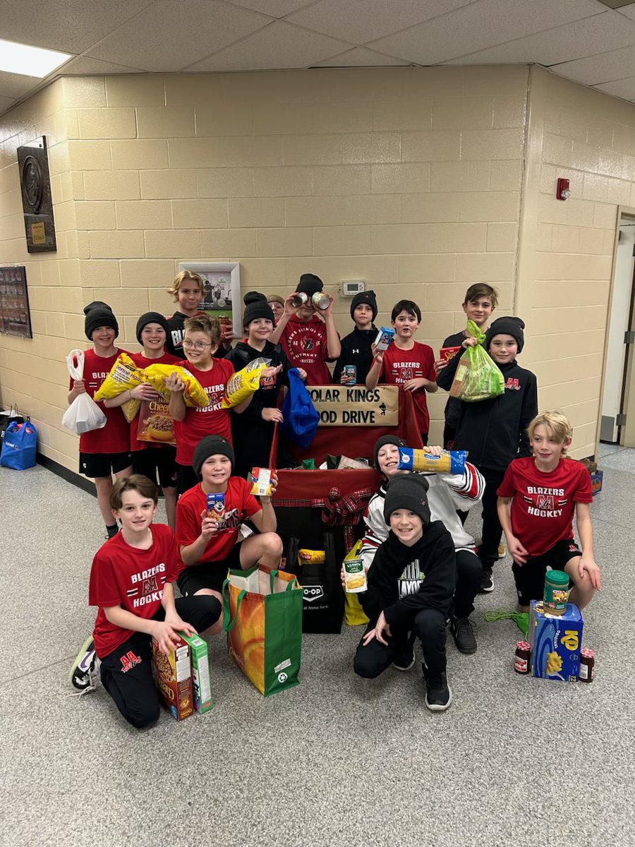 U13AA Polar Kings with a box full of food bank donations from Saturdays game. We would like to thank the Lloydminster U13 Blazers for their generous contribution as well.
U13’S with 2 wins this weekend, 3-1 over Lloyd and 4-3 over Sturgeon.