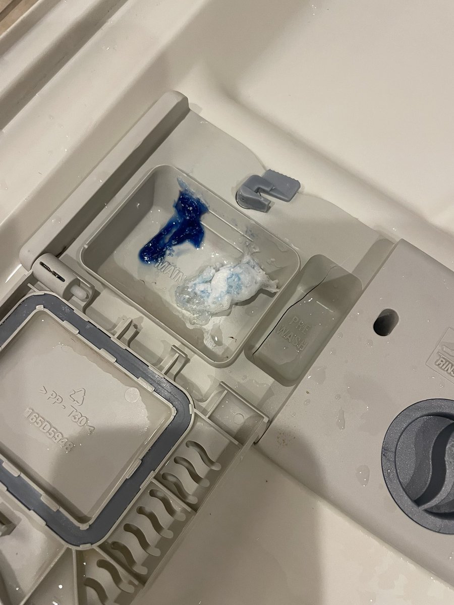 mrslorijg's tweet photo. Also…🤬😫 #NotAGoodTime #ApplianceFail https://t.co/BvbT5gPev2