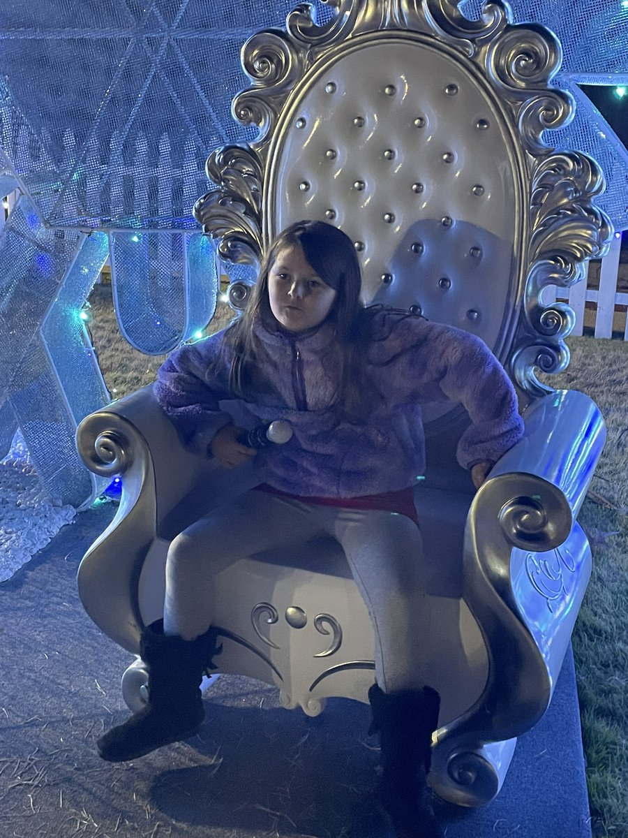 bam1117's tweet photo. A heavy burden for the one that is thrust upon the throne. https://t.co/0mPiHk05oh