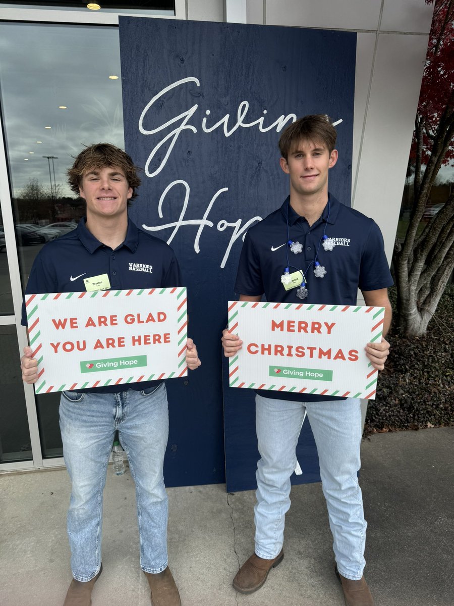 lsabaseball24's tweet photo. Saturday, the Lee-Scott Baseball program took part in Giving Hope with Church of the Highlands. What an honor it was to serve the Auburn community and be the hands and feet of Jesus! #morethanbaseball #serve #lsabaseball https://t.co/OK5Z4zLm9Z