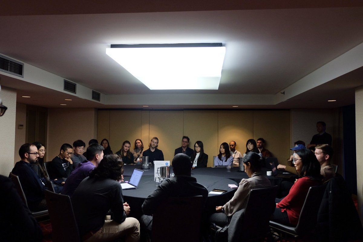 Research roundtables are happening now! A great opportunity to meet and chat with experts in our field.