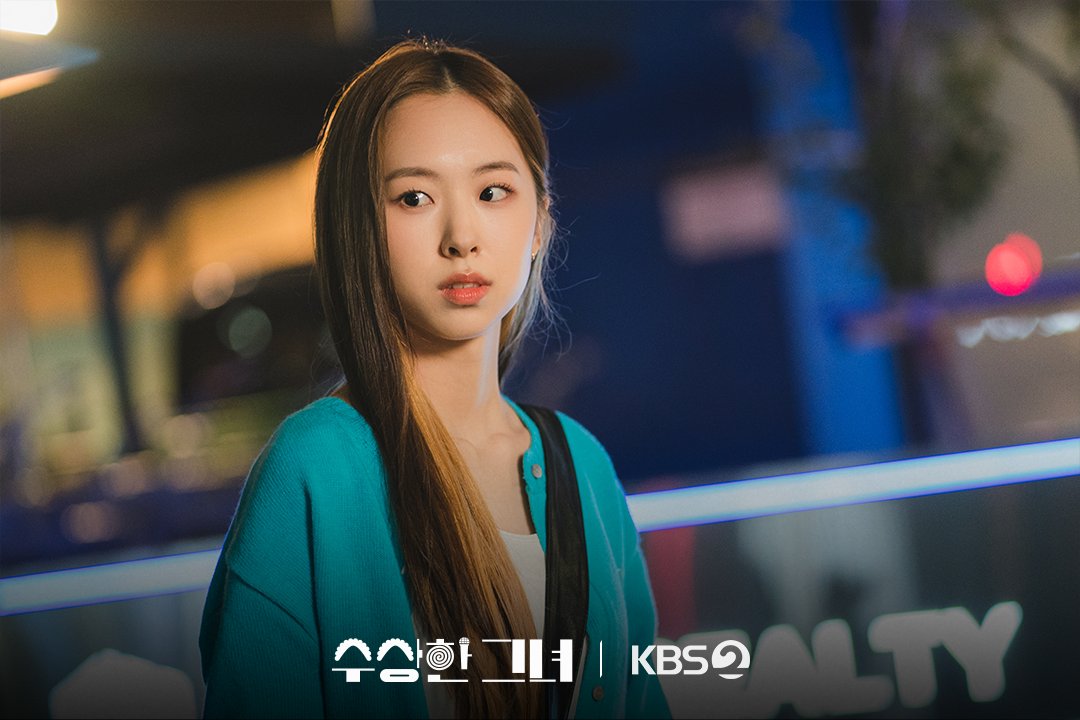 KBS_drama's tweet image. [#수상한그녀] 데.뷔.임.박🚨 유니스 엔터의 새 걸그룹 💫

KBS2 새 수목드라마 [수상한 그녀]
12월 18일 (수) 밤 9시 50분 첫 방송

#KBS #KBS2 #KDRAMA #수상한그녀 #김해숙 #정지소 #진영 #채원빈 #WhoIsShe