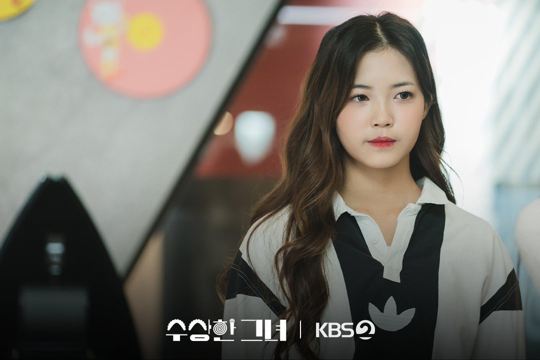 KBS_drama's tweet image. [#수상한그녀] 데.뷔.임.박🚨 유니스 엔터의 새 걸그룹 💫

KBS2 새 수목드라마 [수상한 그녀]
12월 18일 (수) 밤 9시 50분 첫 방송

#KBS #KBS2 #KDRAMA #수상한그녀 #김해숙 #정지소 #진영 #채원빈 #WhoIsShe