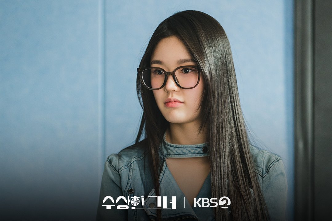 KBS_drama's tweet image. [#수상한그녀] 데.뷔.임.박🚨 유니스 엔터의 새 걸그룹 💫

KBS2 새 수목드라마 [수상한 그녀]
12월 18일 (수) 밤 9시 50분 첫 방송

#KBS #KBS2 #KDRAMA #수상한그녀 #김해숙 #정지소 #진영 #채원빈 #WhoIsShe