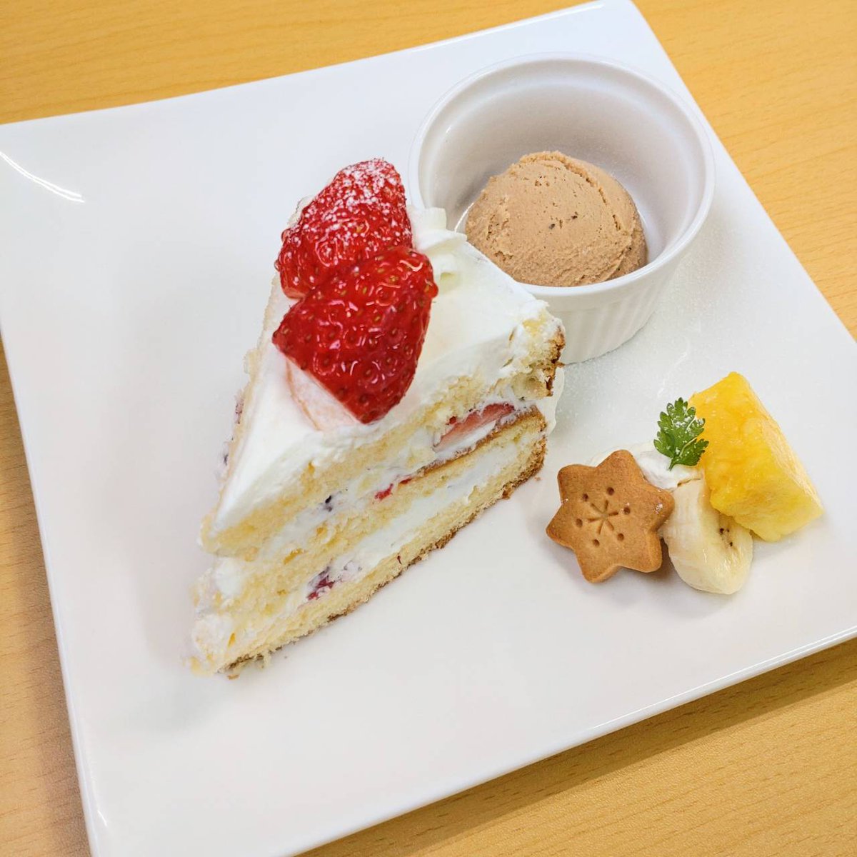 ueomuite2017's tweet photo. こんにちは😊
今週はクリスマスも近いのでいちごショート🍓とりんごをいただいたのでりんごのケーキになります。タルトタタンのケーキバージョンです。
ぜひお待ちしています。
#胎内市
#胎内市カフェ https://t.co/9rIeBC0ktz