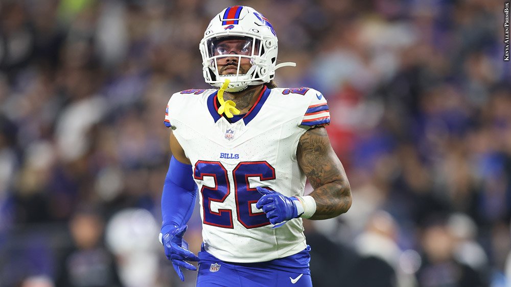 BillsStats's tweet photo. James Cook, Ty Johnson, and Ray Davis vs Detroit:

🔹31 total touches
🔹285 total yards
🔹3 touchdowns

Best RB room in the league? 😉
#BillsMafia #Bills https://t.co/EkOo3vofLb