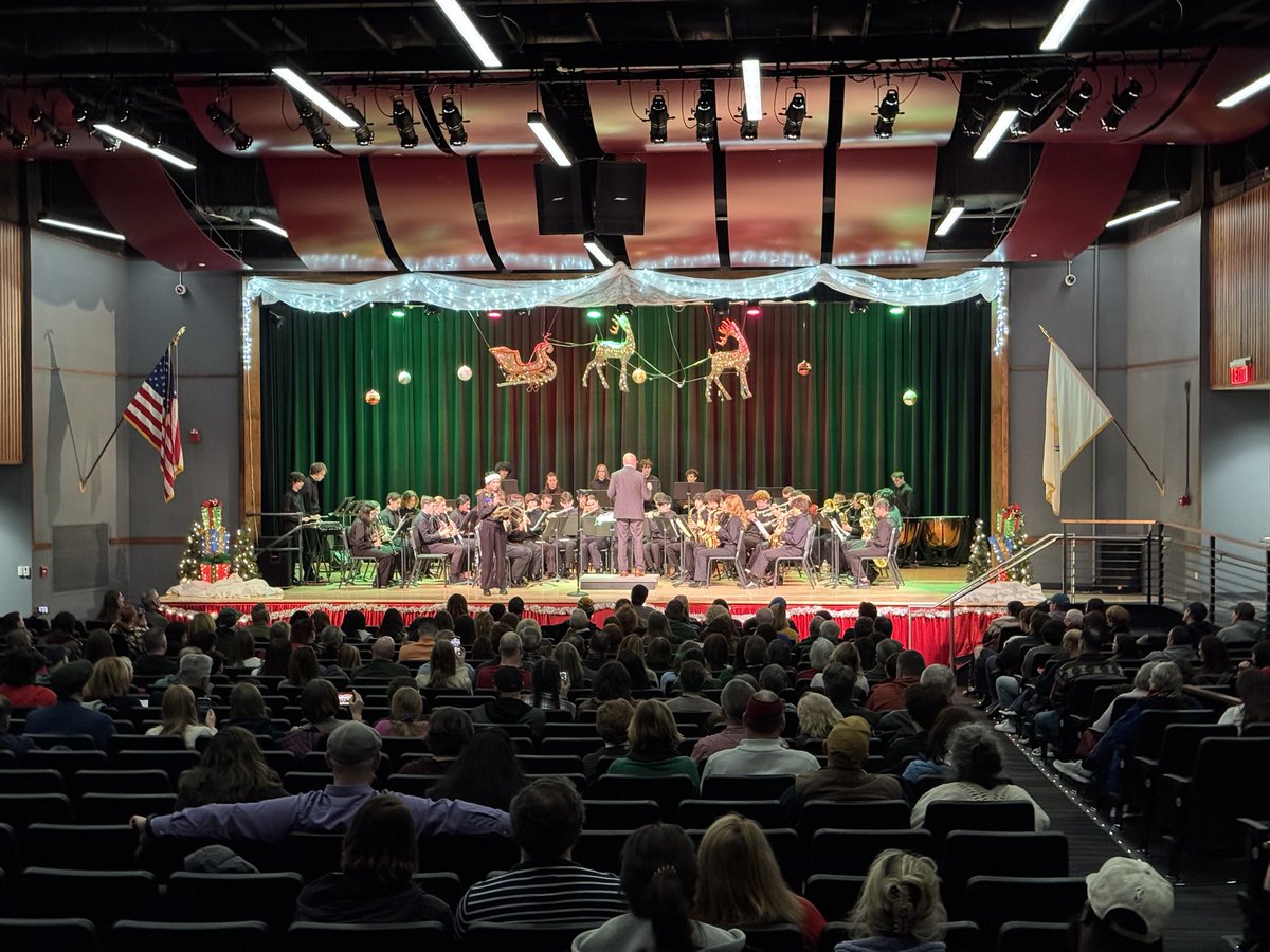 Mr_Lahoud's tweet photo. @LHSRI finished our public concert today and what a great job from our 4 ensembles; Jazz Band, Select Chorus, Chorus, Concert Band! Thanks to everyone who came, stayed for the whole concert, and all the alumni who supported this year! Happy Holidays from all of us! https://t.co/pl3qgJjfiz