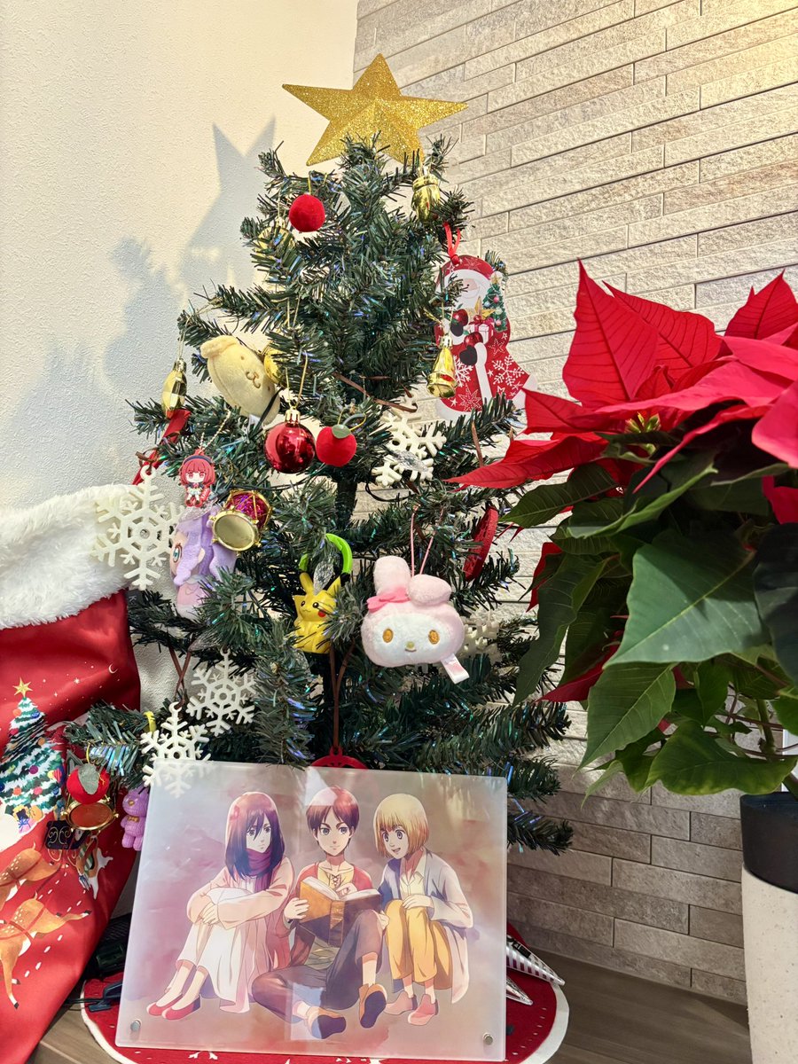 mx9be's tweet photo. #あの丘の木に向かって
#進撃の巨人
#クリスマスツリー https://t.co/DxRWynZOac