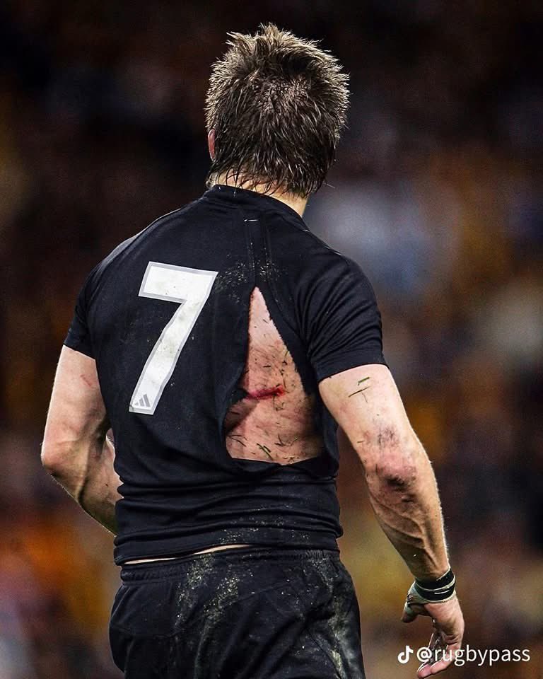 The Real GOAT, 🐐 

Won everything possible.
Played every single minute even with a broken leg
Played and won everywhere in the world 
Won every individual award possible
Was a leader on and off the field 
Set the standards for the next generation.

#Rugby