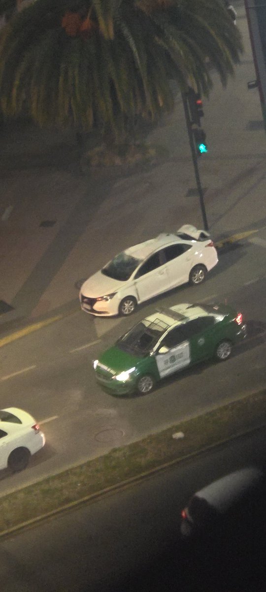 arkisano's tweet photo. Hoy a las 4am aprox hubo un choque en Paicaví con Carrera en Conce,resultando 1 auto volcado. Al parecer un conductor estaba ebrio. Uno de los autos aún está en la calle...🤷‍♂️  @CarabBioBio @TVUNoticias @biobio @Muni_Concepcion #Accidente #Concepción #carabineros #paicarrera https://t.co/YZSkh1Psdy