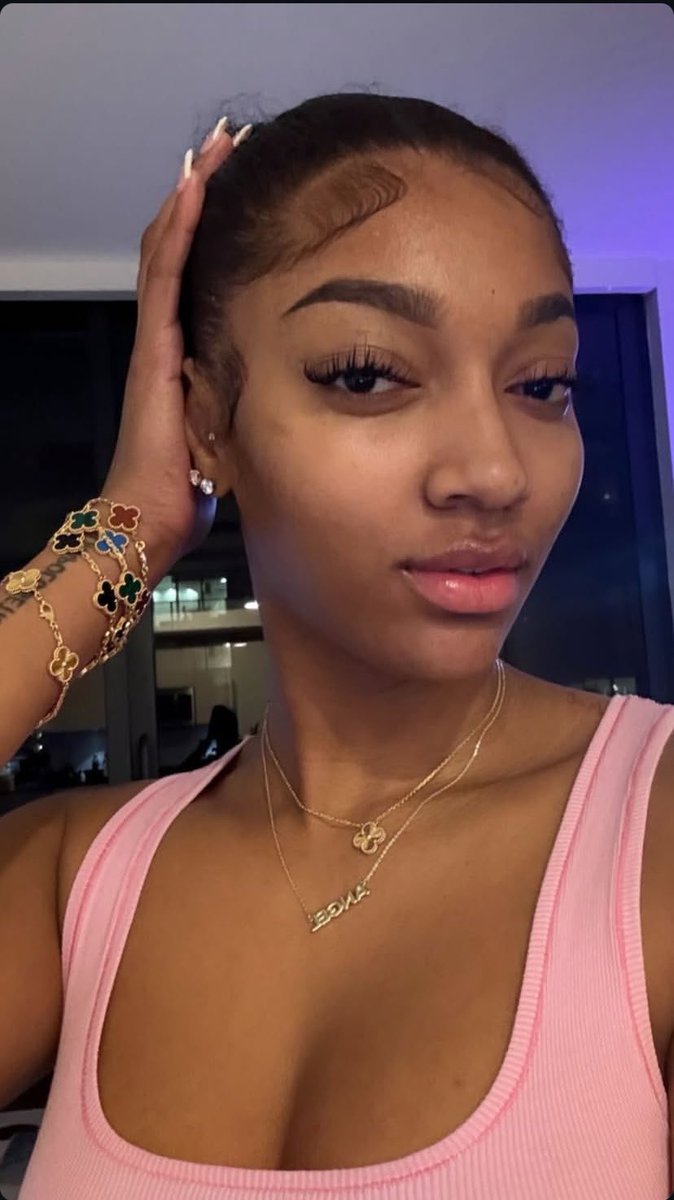 MVPREESE's tweet image. Pretty in pink 💗✨