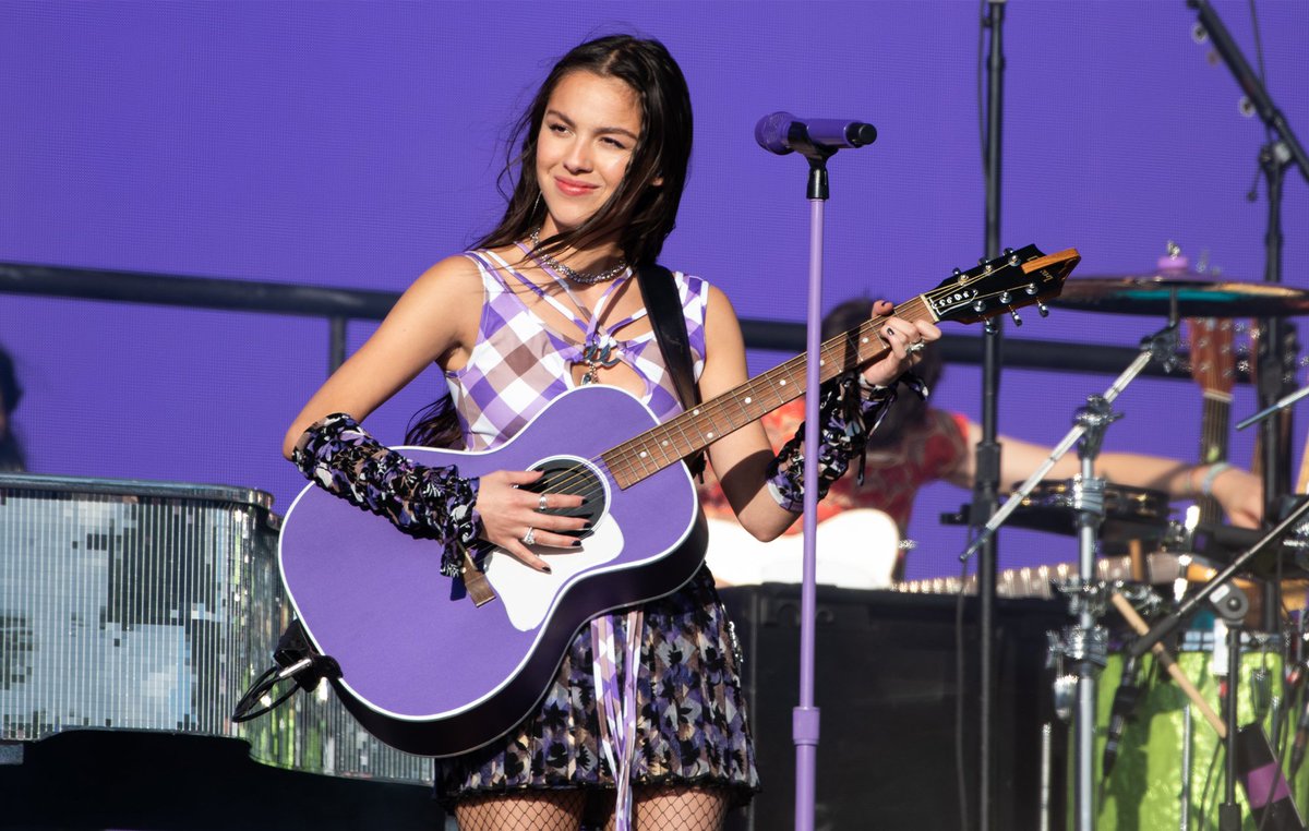 RaelilHQ's tweet photo. ㅤ
—  @RPJingleBall: Lilac is on stage at Jingle Ball right now, energizing the crowd.  #LilacxJingle [ . . ] 🎄
ㅤ https://t.co/bN0rvXqDPB
