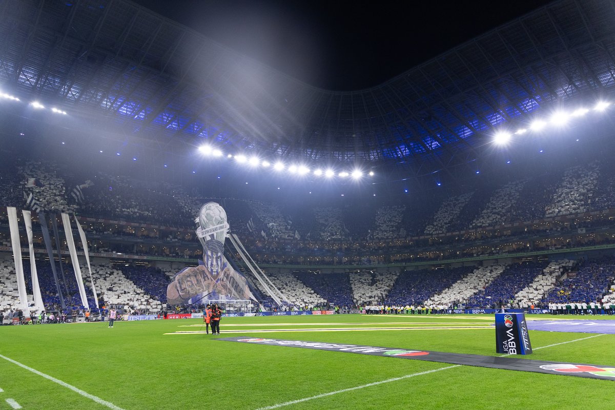 Rayados's tweet photo. ESTA ES TU GENTE, ES LA DEL MONTERREY.💙🤍 https://t.co/S9HIHVuLyc