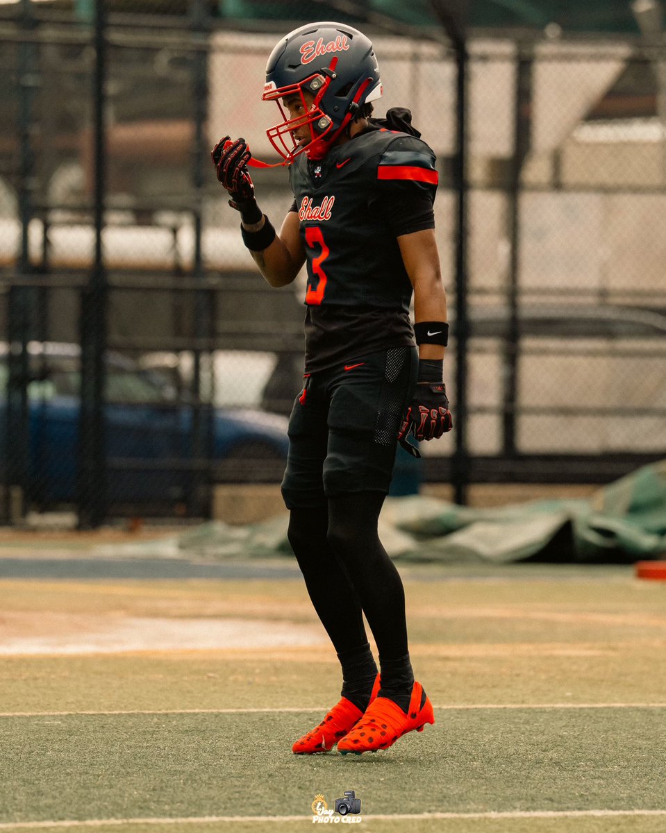 Check out my Full Senior year highlights 👇🏽👇🏽
hudl.com/v/2Lnutv