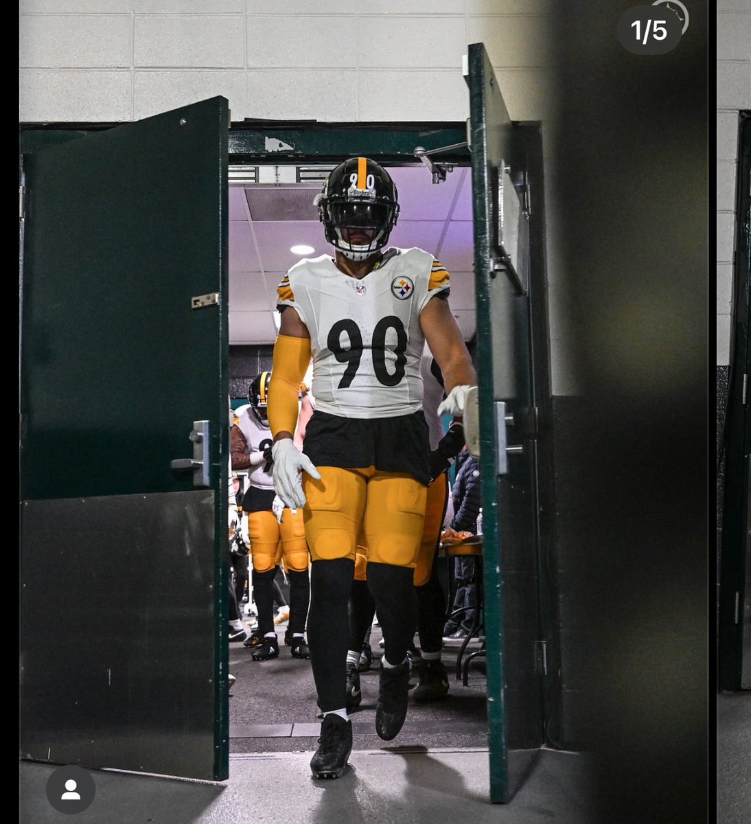matthewluciow92's tweet photo. All I want for Christmas is TJ Watt to win his first  Playoff game  

#steelers https://t.co/fQfr2V8oaY