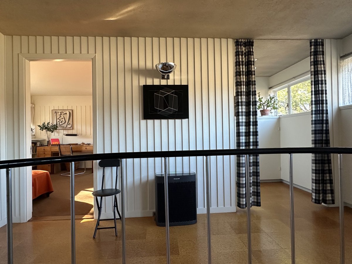 architext14's tweet photo. Gropius house no hallways. spaces organized around a central stair. https://t.co/tlcAvHR50Y