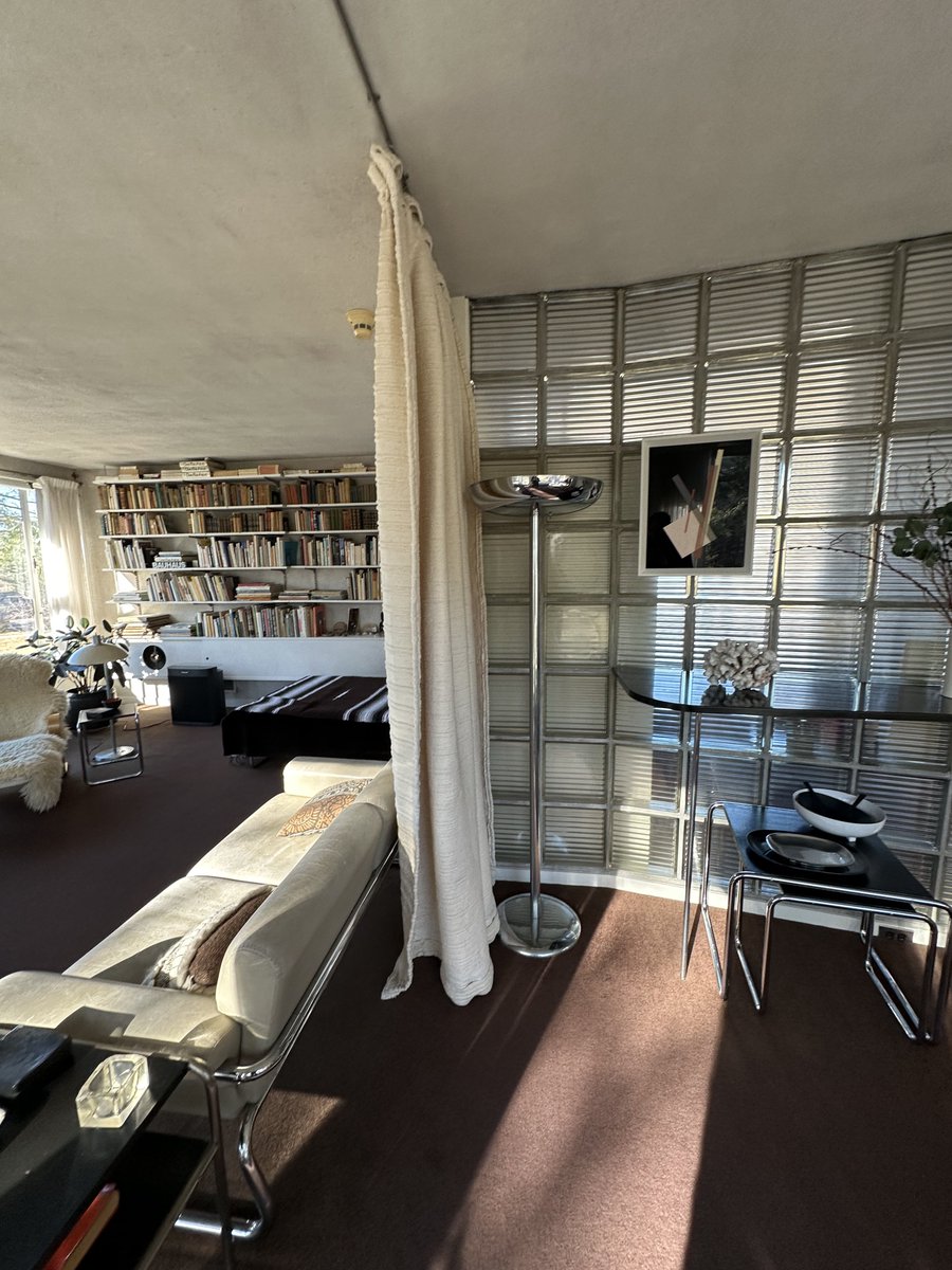 architext14's tweet photo. Gropius house no hallways. spaces organized around a central stair. https://t.co/tlcAvHR50Y