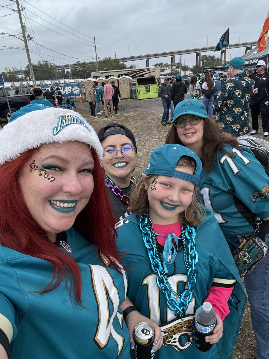 jpaw1002's tweet photo. Ty to everyone at #theslab who helped my girl have a good time today at her first game! #DUUUVAL https://t.co/1DFgTGnV5A