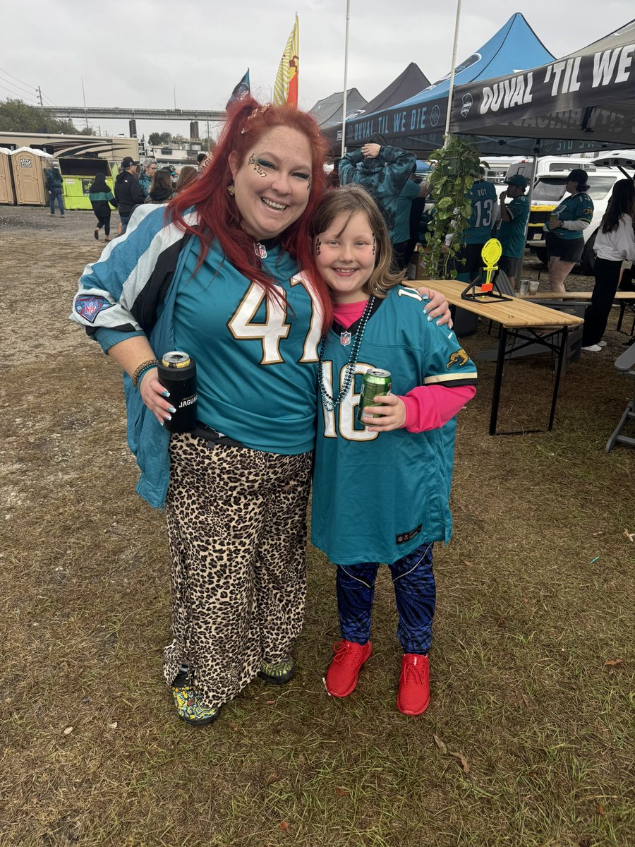 jpaw1002's tweet photo. Ty to everyone at #theslab who helped my girl have a good time today at her first game! #DUUUVAL https://t.co/1DFgTGnV5A