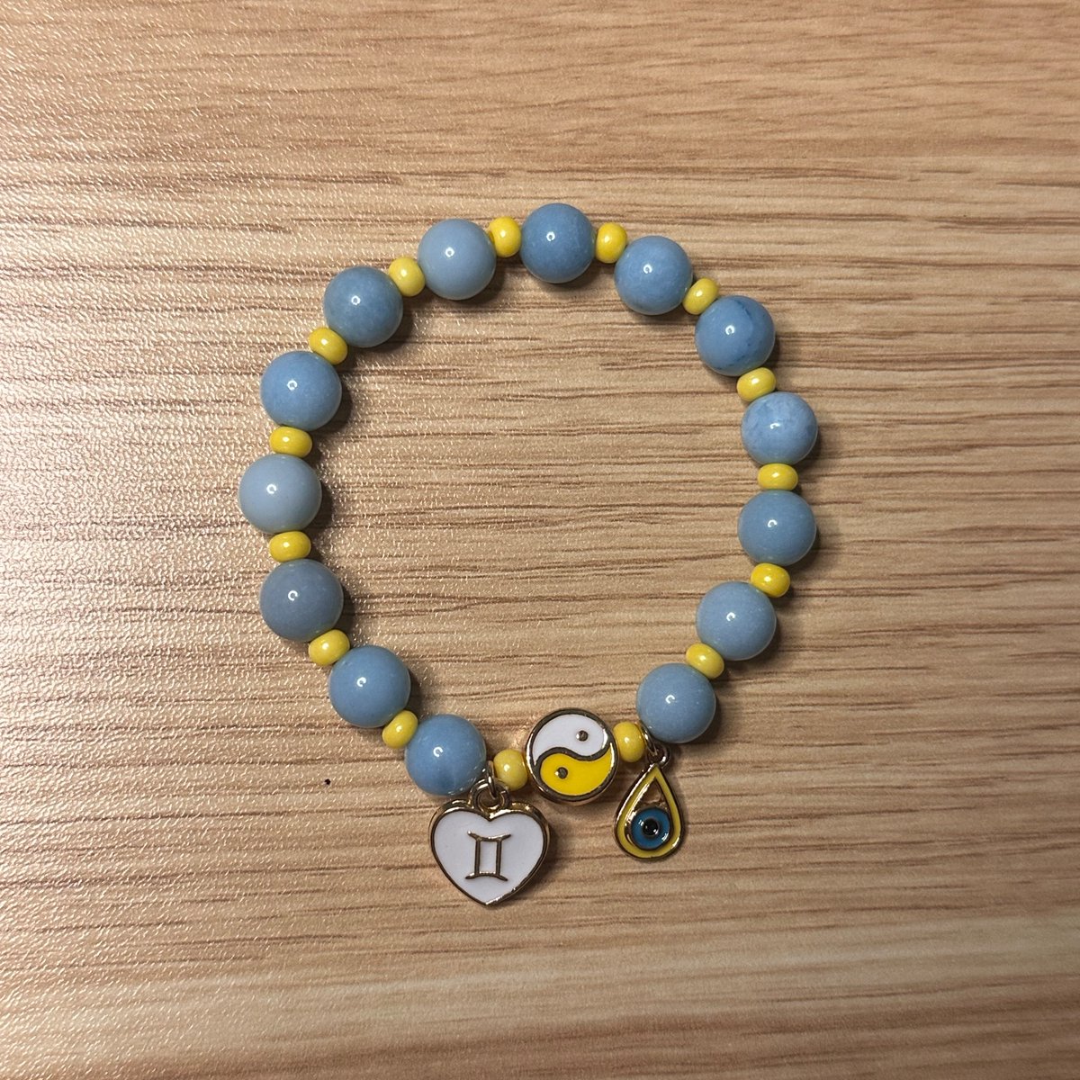 Gemini Full Moon Larimar bracelet 🩵🌕✨♊️

Gemini, Yin-Yang and Evil Eye charm protections 🧿

beadjeweledbeads.myshopify.com/products/gemin…