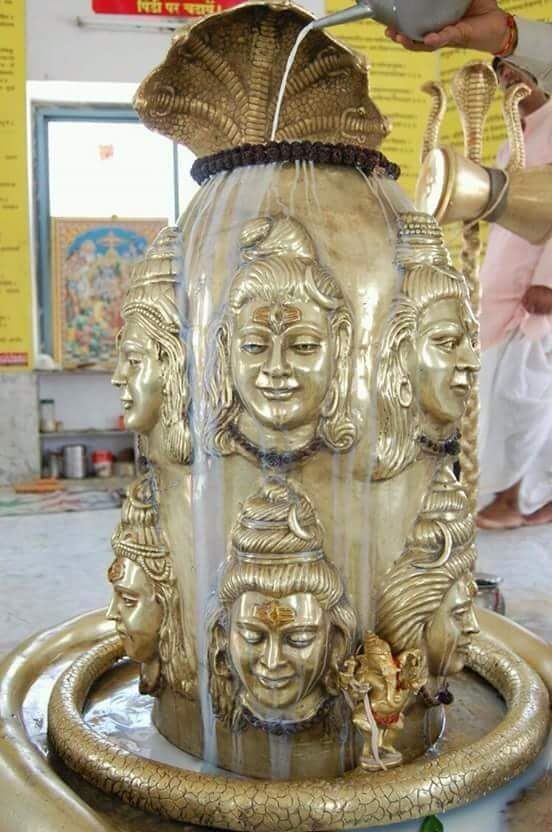 nupur_sharma_1's tweet photo. No fan of #Sanatani will pass without liking this post.. ❤️
🙏Har har Mahadev🙏
#INDvsAUS Gaba #Bumrah #RohithSharma #BGT2024 #GoaCMresign #JiwajiUniversity https://t.co/D4mmJXwqBy