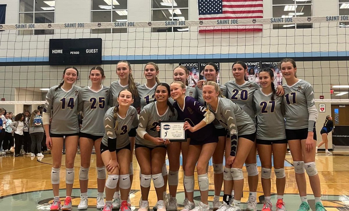 MarianHS_VB's tweet photo. Congratulations to Mishawaka Catholic for winning the ICCL Championship going undefeated! #FutureKnights #BrightFuture @marianhssports https://t.co/kZP0oEt4kA