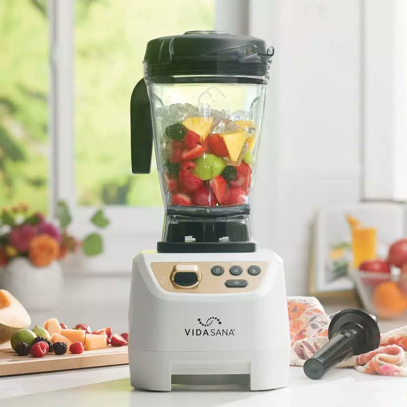 EversonJoann's tweet image. BIG NEWS! 💥🌪️ To celebrate the sale of 1 million Vida Sana® High-Power Blenders, this fabulous item is now available in a gorgeous new color palette of white, black, and gold.

Get yours now ➡️ princesshouse.com/en-US/product/…

#princesshouse #highpowerblender #newcolor #kitchenmusthaves