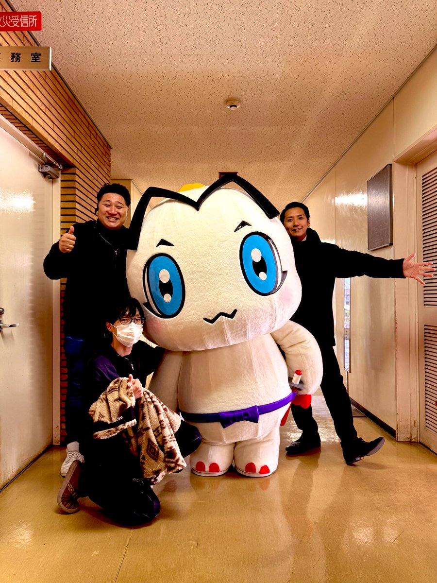 fukuchama_8's tweet image. ＼福知山盛り最強フェスさん／に遊びに行って来たよ〜。
温かい雰囲気ですごく楽しかったなー。美味しいものもいっぱいあったよっ！
また行くねーーーーーっ！！

instagram.com/fukuchi_yamamo…

#福知山盛り最強フェス #フード #ワークショップ