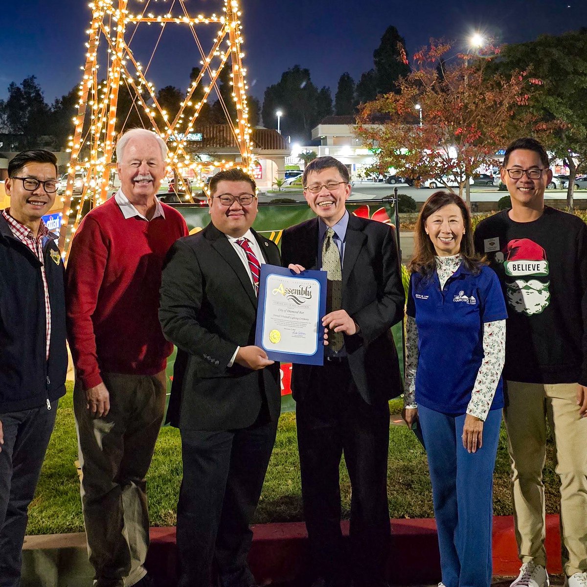 AsmLisaCalderon's tweet photo. This holiday season #TeamCalderon joined communities across the district for holiday tree lighting ceremonies. Thank you to everyone who celebrated with us! https://t.co/eZyNpcxdoW