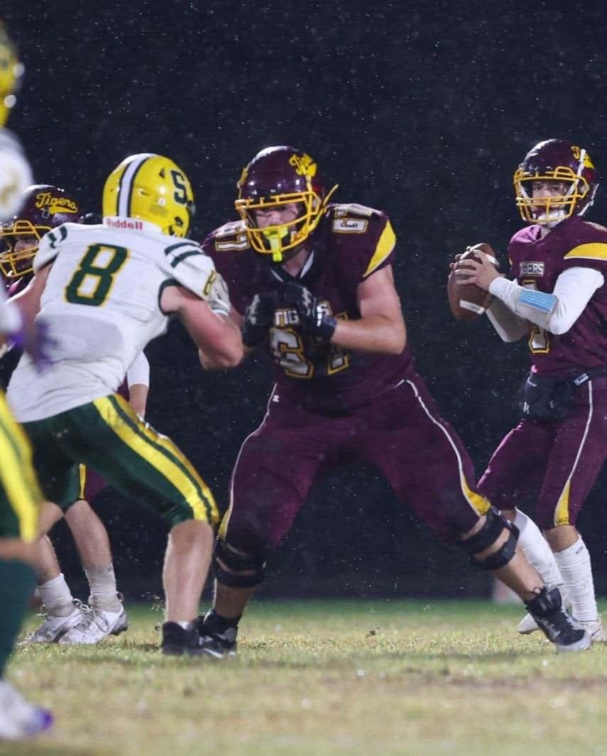 67garside_tyler's tweet photo. Big week Tiger Pride

1st team all Division IV
Division IV Lineman of the year
2nd team all state https://t.co/M0jNMrtvPu