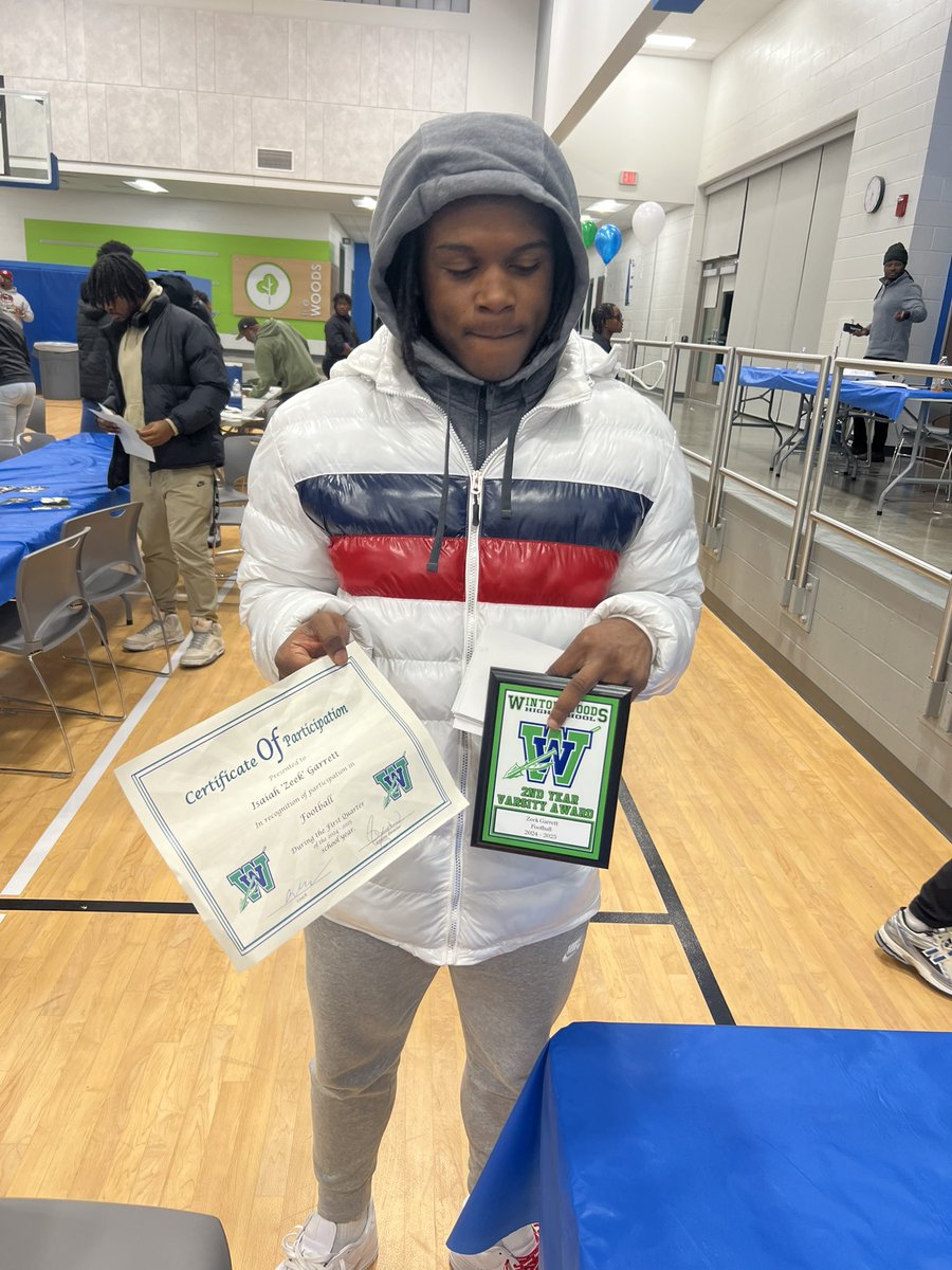 Zeek the freak ended sophomore season 1011 rushing yards (6.7 per carry) average 84 yards per game 9tds 115 receiving 2nd year varsity letter 1st team all ECC, SW Ohio All team <a href="/IsaiahG28237979/">@Isaiah “Zeek“Garrett🦍</a>