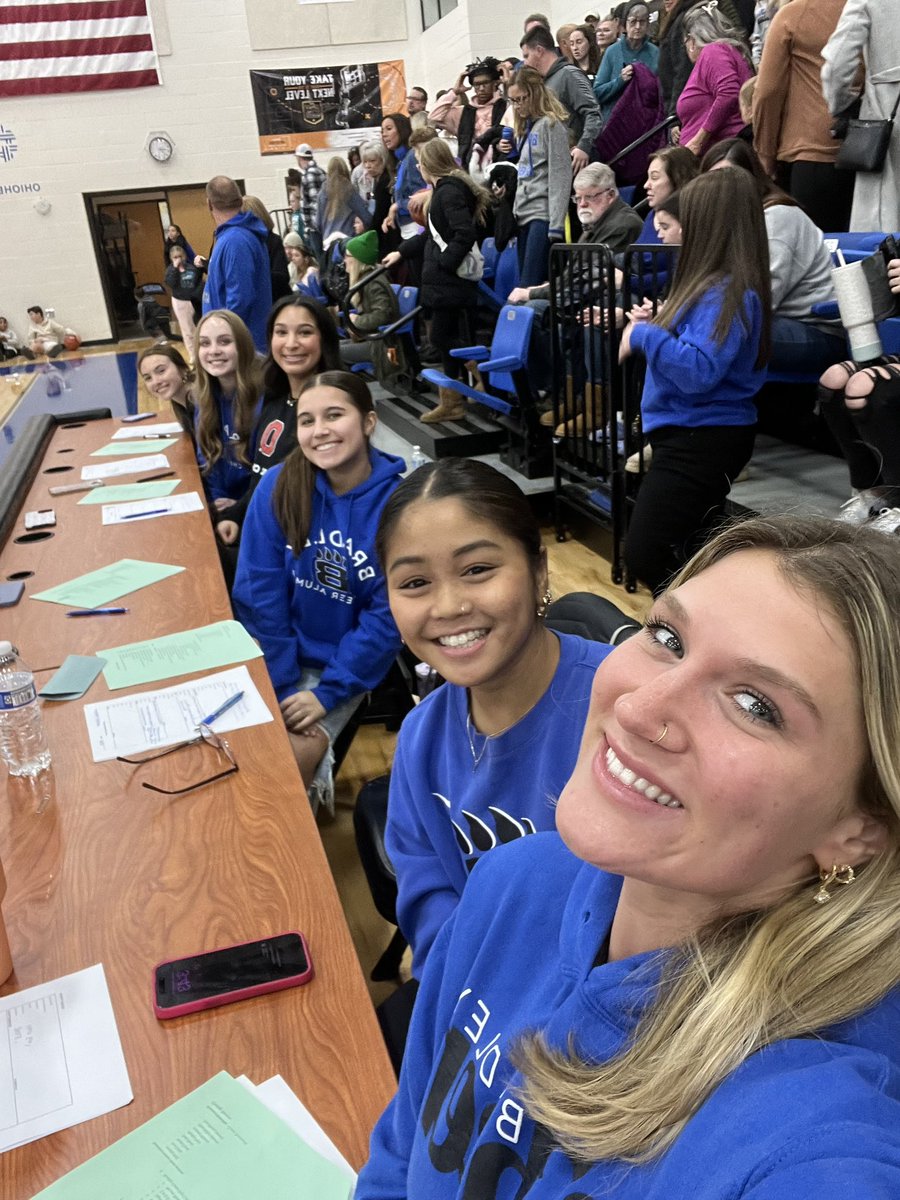 Bradley Cheerleading tweet media