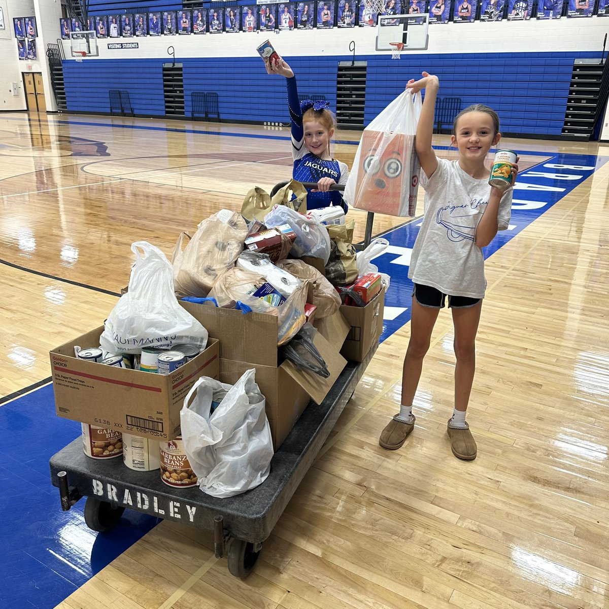 From preK to alumni… our Jaguar Cheer community came together today for the first ever JAGFEST! 80+ cheer families gathering donations for the Hilliard Food Pantry and celebrating our Jaguar winter cheerleaders! 💙🐆🎉✨