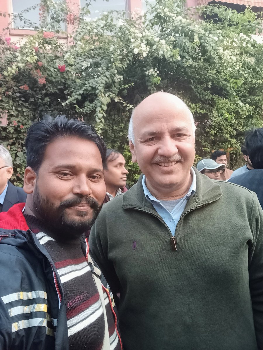 Surinderdelhi's tweet photo. शिक्षा मंत्री जी, श्री मनीष सिसोदिया जी से मुलाक़ात हुई, आप ने आश्वासन दिया कि आपकी मांगे जल्द पूरी होगी 💐👍🏻🙏🏻📢
@msisodia @AtishiAAP @AamAadmiParty @OberoiShelly @ArvindKejriwal @AamAadmiParty 
@SanjayAzadSln @AAPDelhi @AAPInNews @ANI #ndtv #dainikbhaskar #punjabkesrinews https://t.co/gZsu6zWuO6