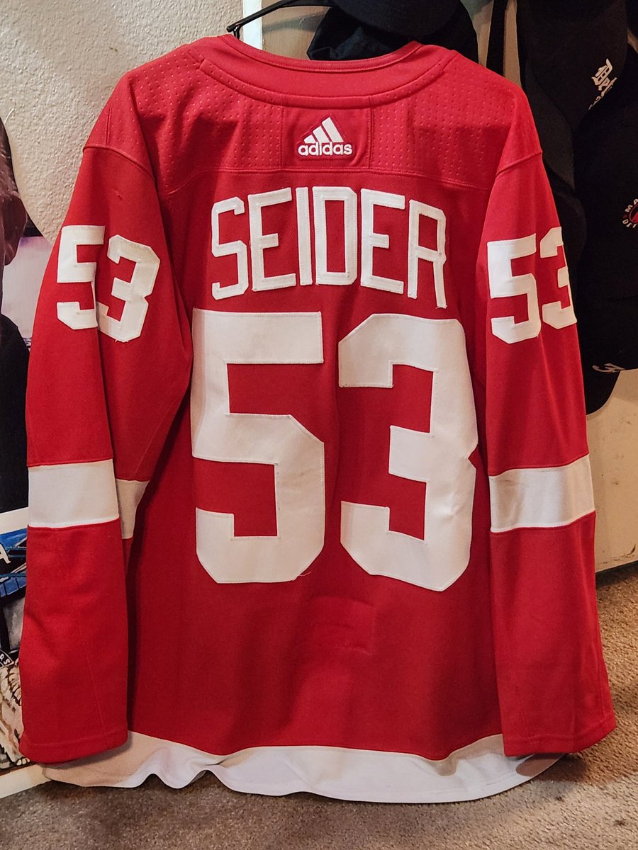 dclynick66's tweet photo. And I already know who's jersey I shall be wearing this upcoming Wednesday ... 👍 #MoSeider #LGRW https://t.co/kuiL5gPXX4
