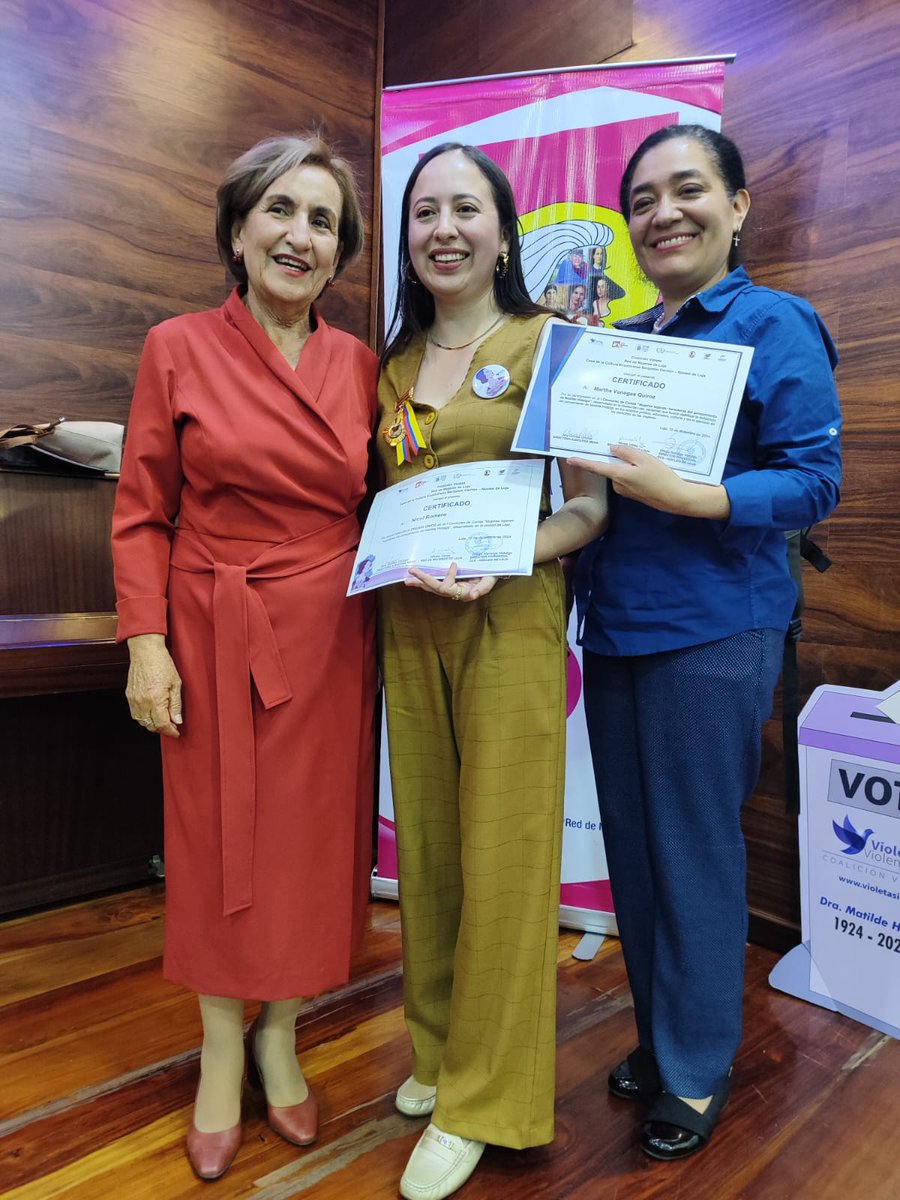 NiveaVelez's tweet photo. En acto emotivo reconocimos a las mujeres que participaron en el concurso Cartas de Mujeres Lojanas Legitimas Herederas de Matilde Hidalgo Gracias @VioletaSiEC https://t.co/d8820D1RpH