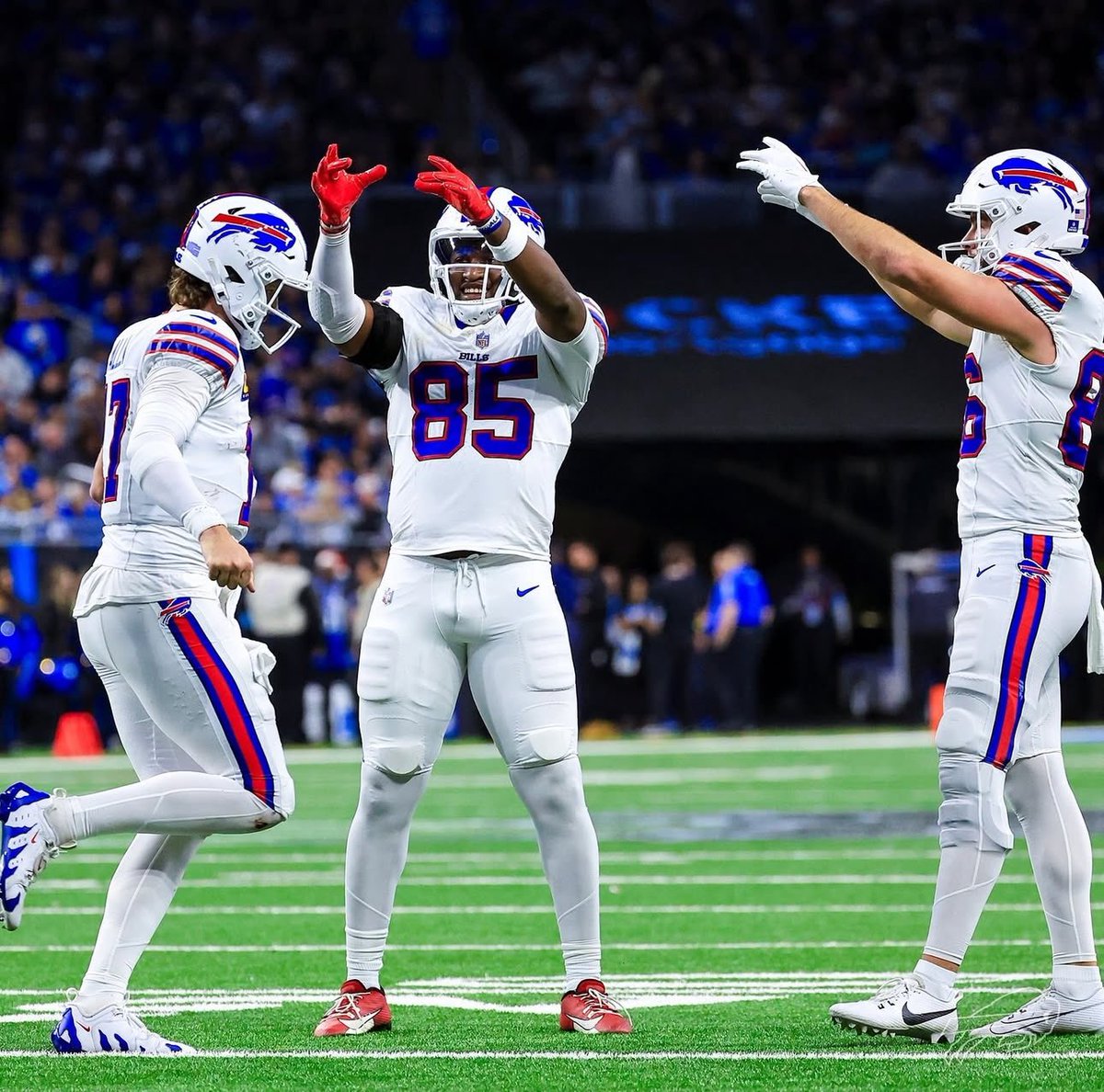BUFSportsTalk's tweet photo. Josh Allen’s Last 4 Games ⬇️

◻️ 1,339 Yards, 16 TDs, 1 INT

◻️ Beat both the AFC & NFC No. 1 Seeds

◻️Became all-time franchise leader in touchdowns (254)

◻️Became the first QB in NFL history to pass, run and catch a TD in the same game.

◻️Became the first QB in NFL history with three rushing TDs and three passing TDs in the same game

◻️Became the first QB in NFL history with four consecutive 35+ TD seasons 

MVP‼️ 

#BillsMafia | #NFL
