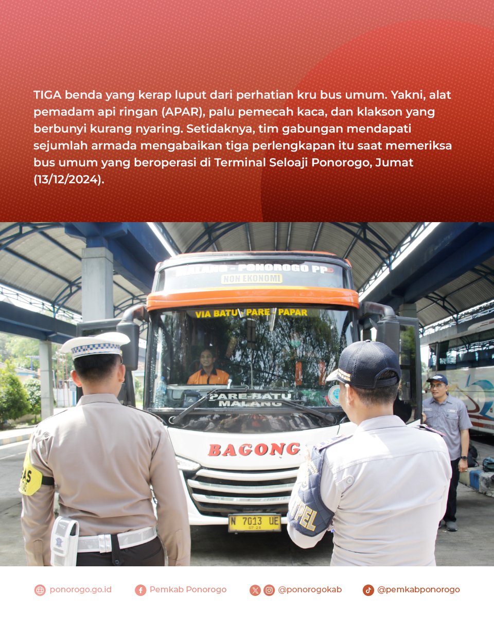 PonorogoKab's tweet photo. Kasatlantas Polres Ponorogo AKP Bayu Pratama Sudirmo mengingatkan pentingnya APAR dan pemecah kaca pada armada bus yang mengangkut penumpang dalam jumlah besar.

Selengkapnya: https://t.co/4A5knF8elz

#ponorogoHEBAT #ponorogokab #bus #ramcheck #dishub https://t.co/vdgln1uMcc