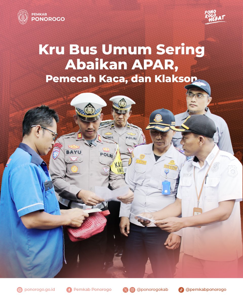 PonorogoKab's tweet photo. Kasatlantas Polres Ponorogo AKP Bayu Pratama Sudirmo mengingatkan pentingnya APAR dan pemecah kaca pada armada bus yang mengangkut penumpang dalam jumlah besar.

Selengkapnya: https://t.co/4A5knF8elz

#ponorogoHEBAT #ponorogokab #bus #ramcheck #dishub https://t.co/vdgln1uMcc