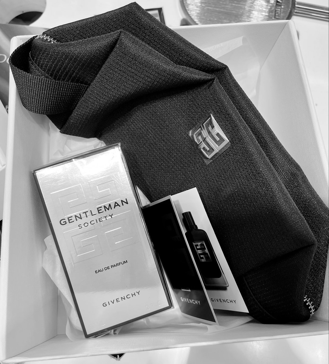 thecconcept's tweet image. 🛄🎁❄️ #ExpressPartner #ModeofOne