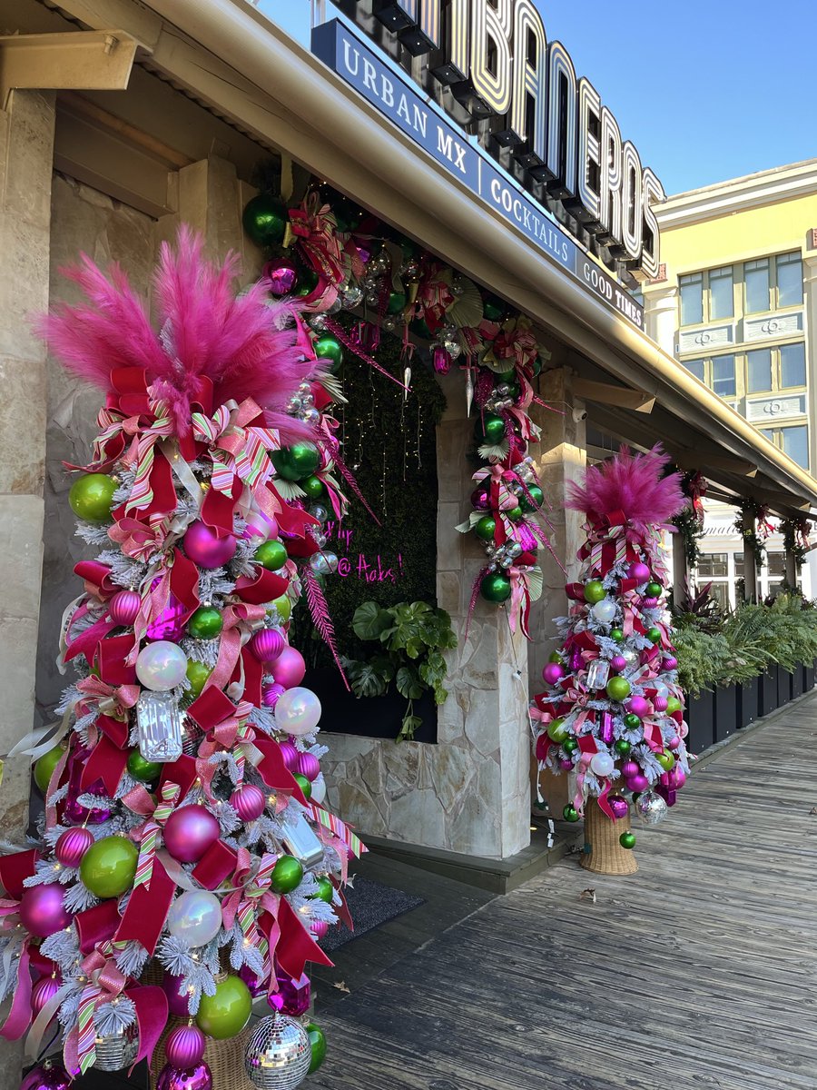 thecconcept's tweet image. 🛄🎁❄️ #ExpressPartner #ModeofOne