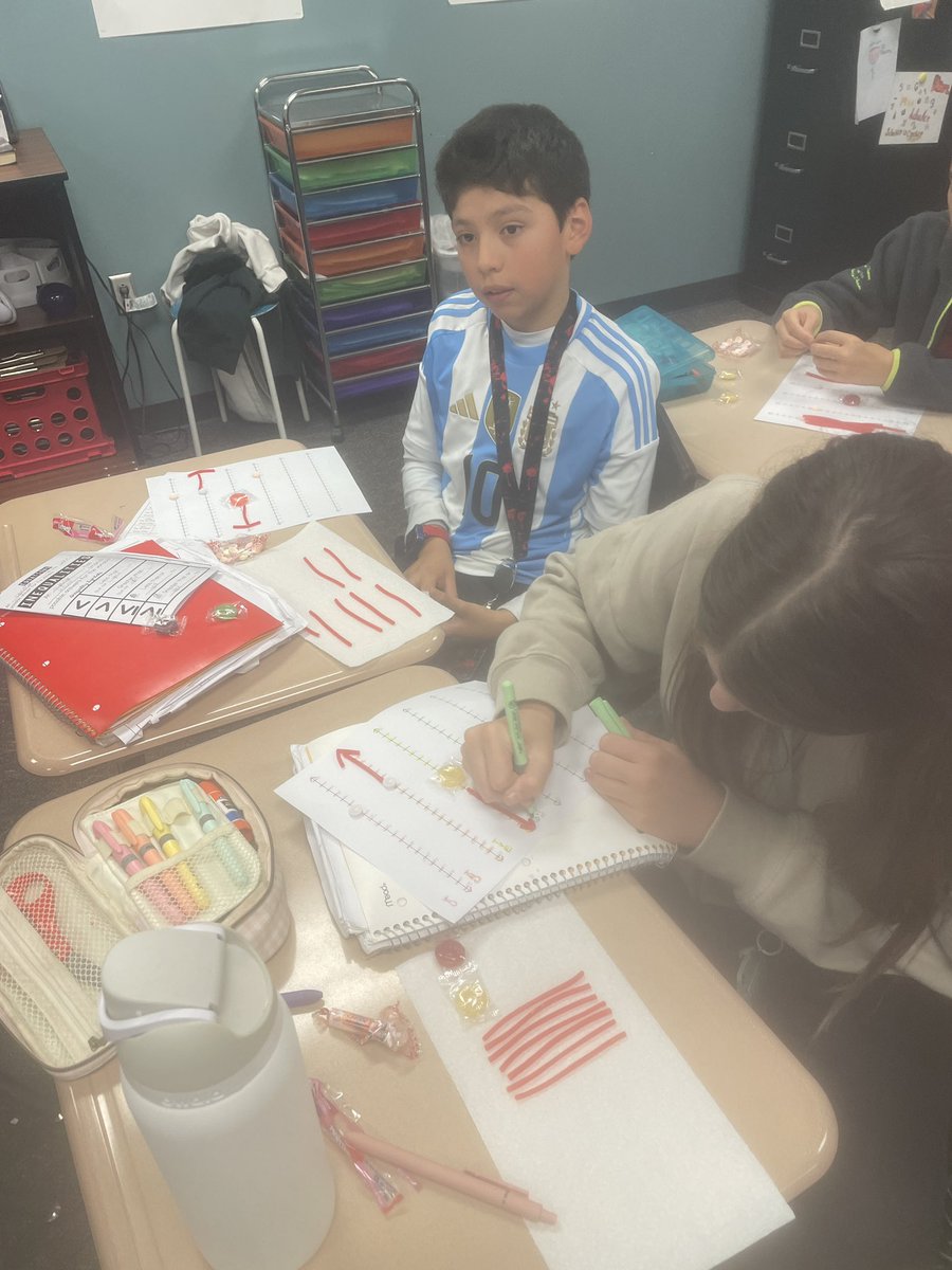 SchulerIsCooler's tweet photo. Who doesn’t love graphing. Inequalities on a number line with candy? The kids all enjoyed practicing graphing! 
@TomballISD @ReneeMiller0104 @TISDCPJHS https://t.co/uZtp06TwgM