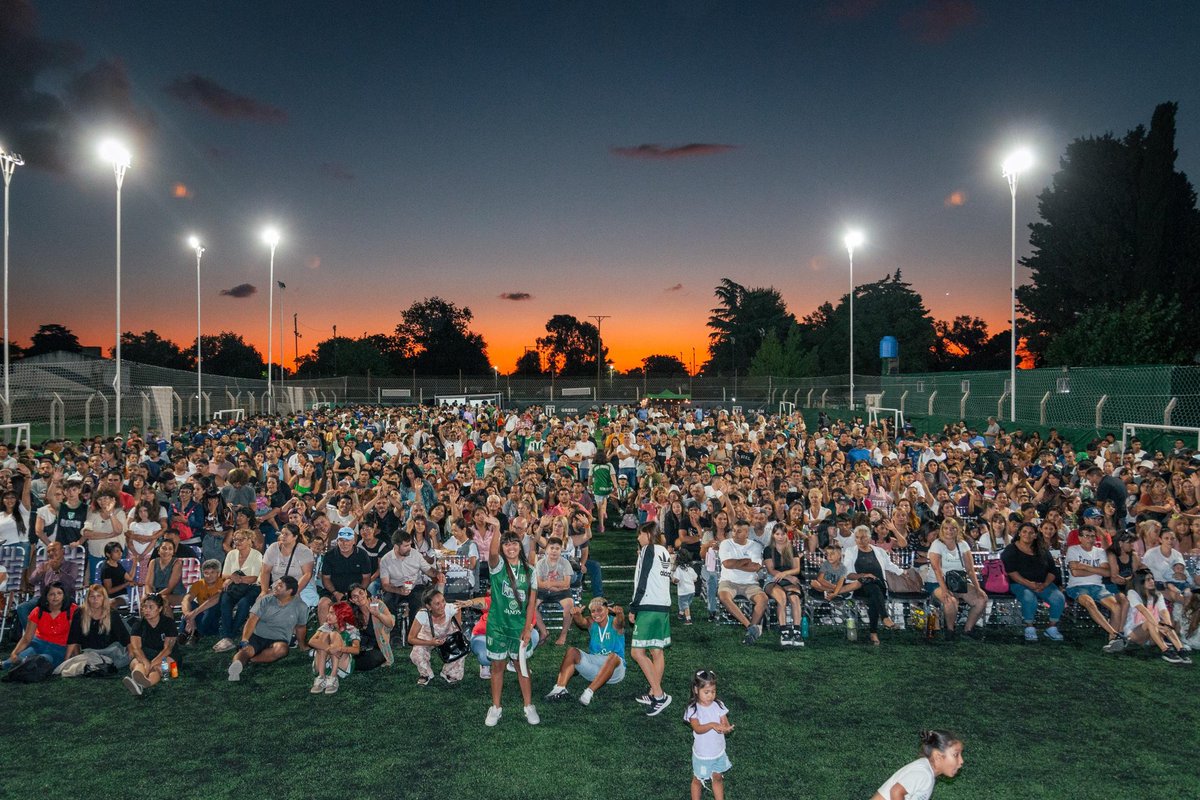 Ayer ante toda la familia de San Miguel inauguramos nuestras canchas de sintético. Dos canchas de 11 y otra de 9 para que nuestros chicos se puedan desarrollar y el día de mañana nos den muchas alegrías. Gracias a todos los socios que acompañaron con la cuota en este año dificil.