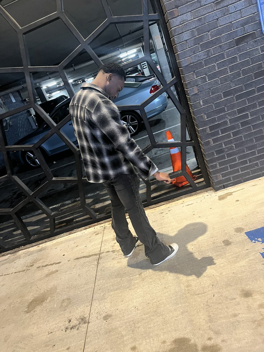 JonnyBlves's tweet photo. Tell me dat you proud to see me where im pose to be 🦅🛐  #25 https://t.co/ZVVwlXtIkn