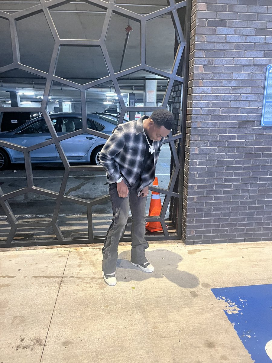 JonnyBlves's tweet photo. Tell me dat you proud to see me where im pose to be 🦅🛐  #25 https://t.co/ZVVwlXtIkn