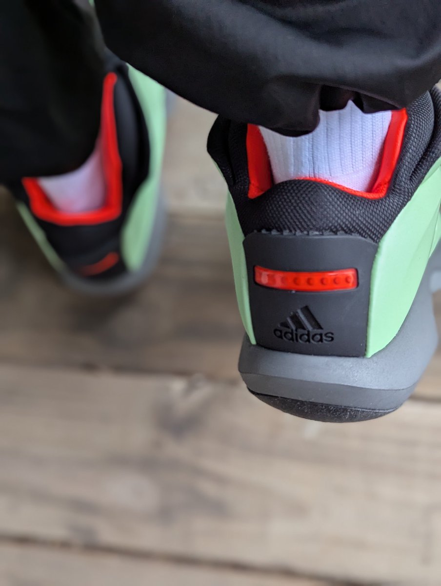 amcmath04's tweet photo. Sunday! #KOTD #Adidas #Crazy1 #Mint #ashwithkicks #undssunday
#girlsxkicks #sneakersisterhood #respectherstyle #queensofsole #thesolefirm #wearyourkicks #yoursneakersaredope https://t.co/girUDUsl13