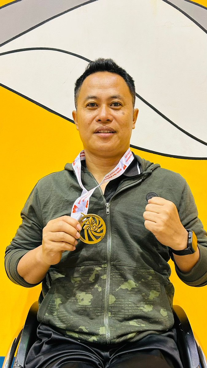 IaSouthern's tweet photo. 🏅 Super Achiever  🏸

Sepoy Prem Kumar Aale, a proud resident of the Paraplegic Rehabilitation Centre, #Kirkee, showcased exceptional talent at the Bahrain Para Badminton International 2024 in Manama (11-15 Dec 2024):

🥇 Gold Medal - MD (WH1-WH2)
🥈 Silver Medal - XD (WH1)

Congratulations on this outstanding achievement! 🌟

#IndianArmy #ParaBadminton #WheelchairBadminton #ProudMoment #Kirkee #BahrainParaBadminton #Inspiration #PRC @adgpi @YASMinistry