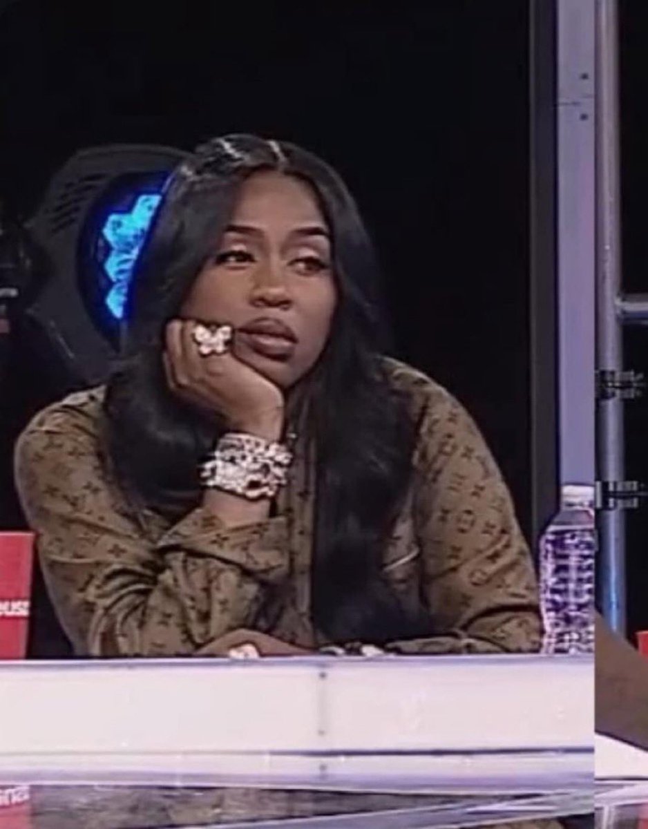 _xoxotrin's tweet photo. The way they all ganging up on Biggie for fighting someone “smaller” than her but watch them say nothing to Rollie for fighting Slim… the picking and choosing this season is ridiculous #BaddiesMidwest https://t.co/BWkckHT4gP