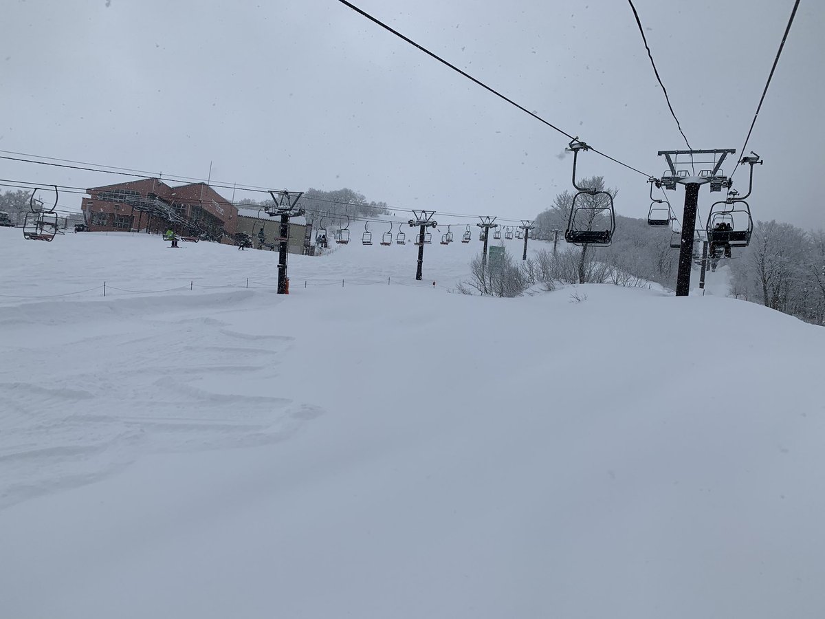 本日、五竜47でシーズンイン🏂
今シーズンから初めてパウダーボード🏂カートグラファー（バートン）を使用。今日はパウダートレーニング出来ました😅パンツも遂にAK！ヘルメットデビューもしました！二月のルスツが楽しみです😊
#白馬五竜47