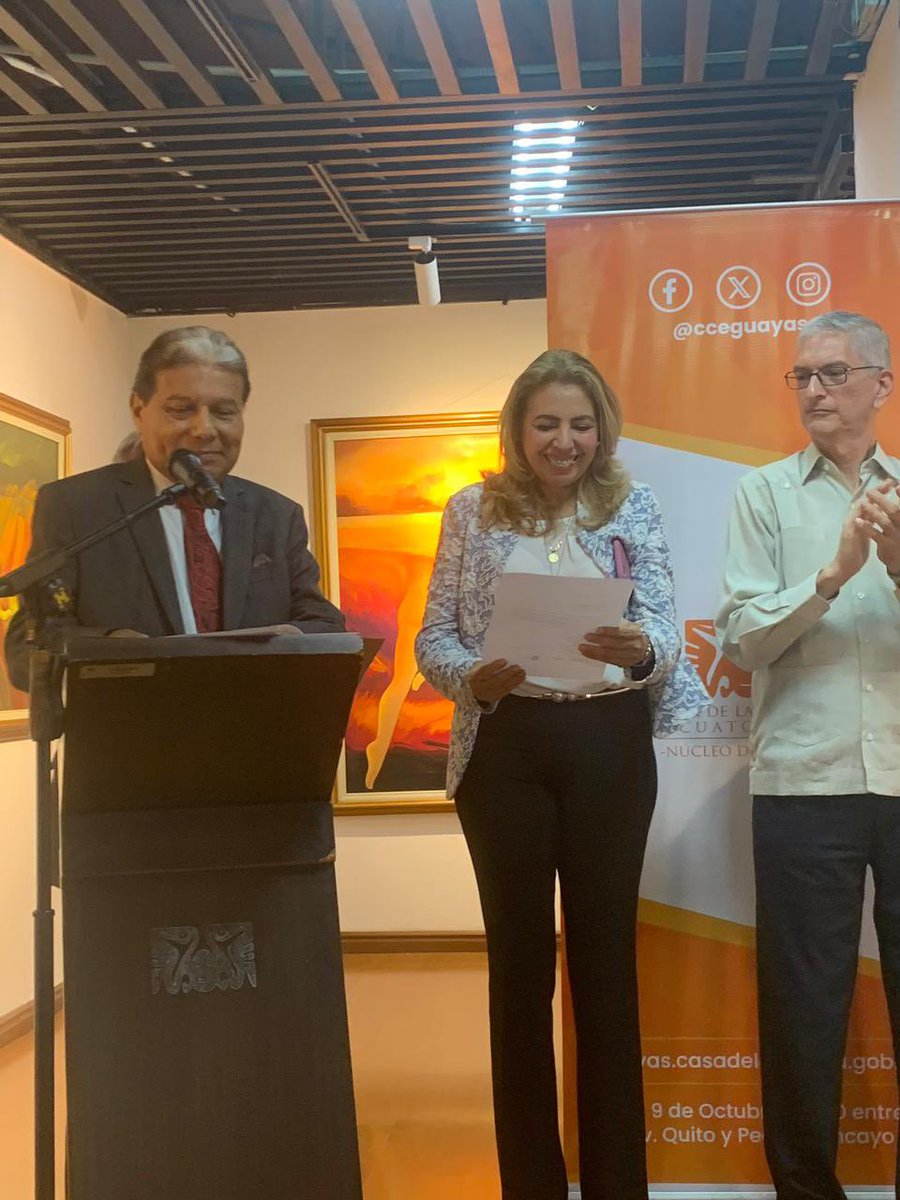 martharizzog's tweet photo. Reconocimos los 50 años de trayectoria artística del artista visual y educador Iván Paredes, en una emotiva ceremonia. 
Puedes visitar la muestra en el primer piso de la #CCENG, y apreciar la majestuosidad de la obra pictórica del artista. #gye #arte #cultura #museos https://t.co/l3cq3NIQIn